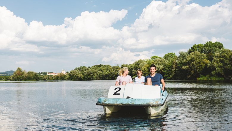 Tretbootfahren am Donausee in Weitenegg, © NÖW_Stefan Fürtbauer