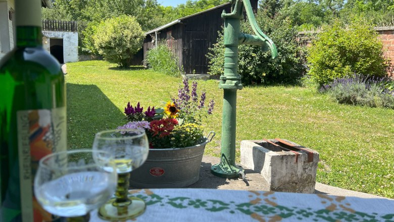 Innenhof mit Blick Richtung Garten, © Waltraud Forstner