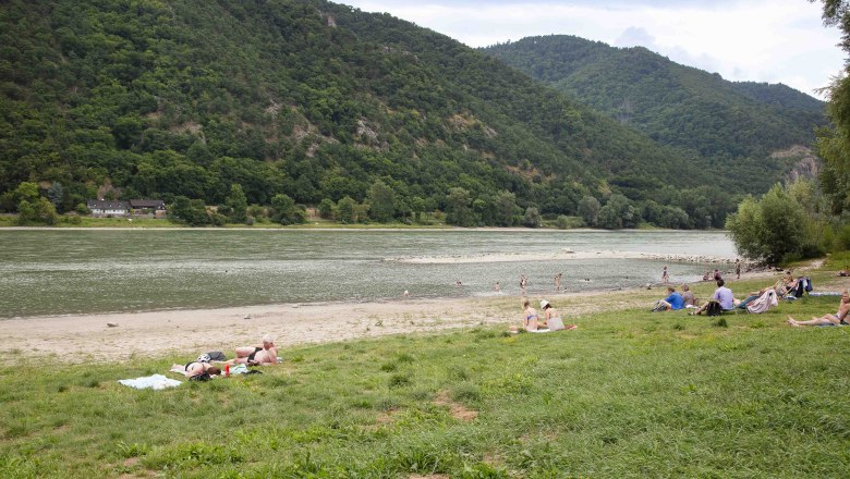 WNK_Badestrand_Weißenkirchen(c)_Donau_Niederösterreich_Barbara_Elser, © Donau NÖ Tourismus GmbH_Barbara Elser