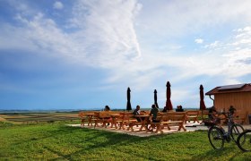 Einkehr bei der Radlerrast beim Urlauberkreuz, © Weinstraße Weinviertel