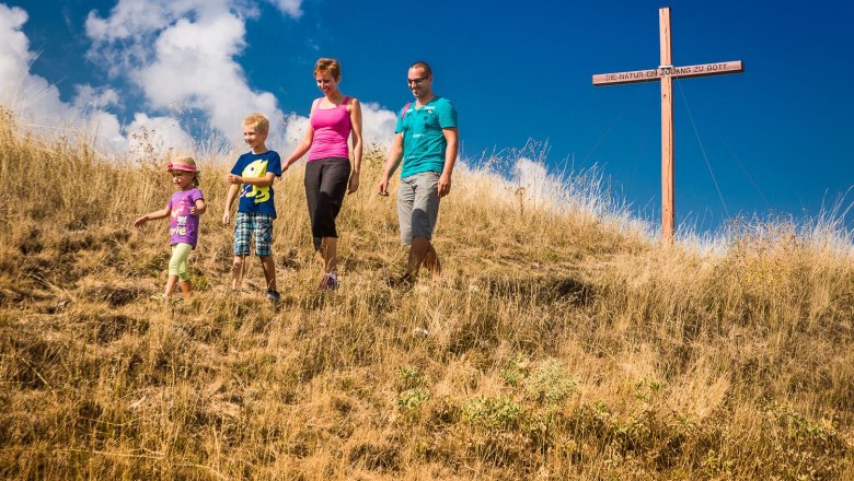 Gipfelkreuz am Buschberg, © Leiser Berge