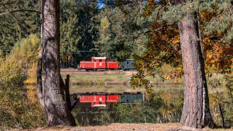 Zug am Fischteich, © Heussler