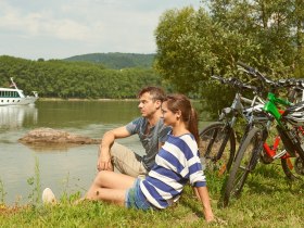 Erholung vom Radfahren bei Donau im Nibelungengau, © Donau Niederösterreich / Klaus Engelmayer