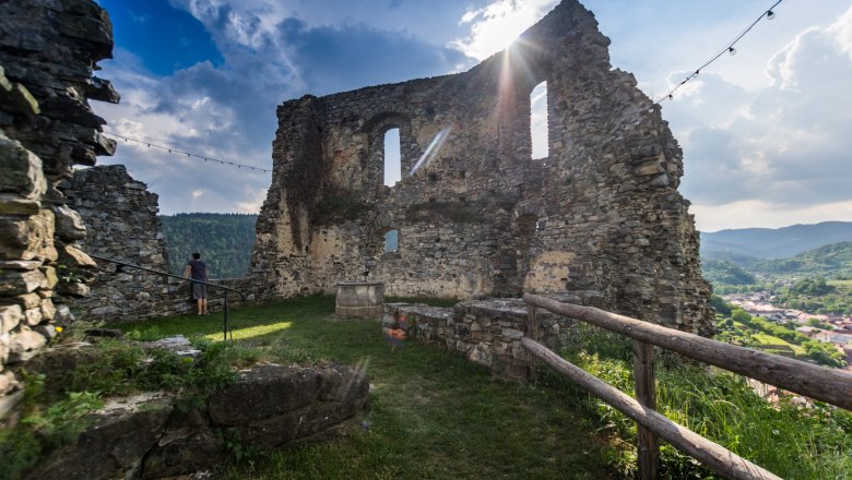 Oberer Burghof mit Zisterne, © Verein zur Erhaltung der Burgruine Senftenberg