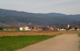 Lanzenkirchen vor dem Hintergrund des Rosaliengebirges, © ©Wolfgang Glock