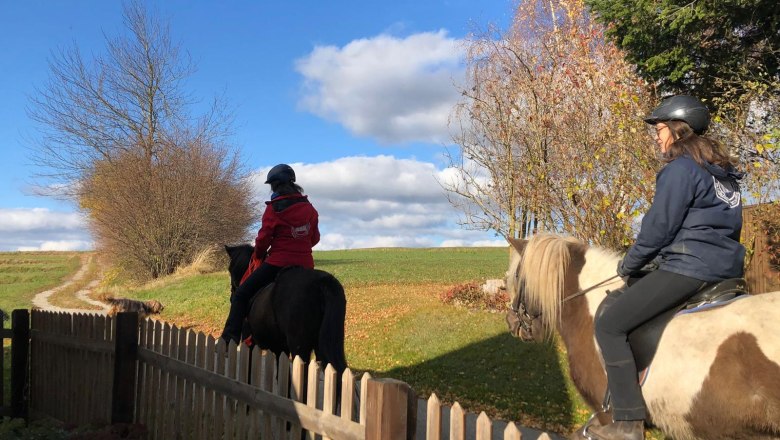 Wander-, Rad- und Reitwege gleich beim Haus vorbei, © U.E.