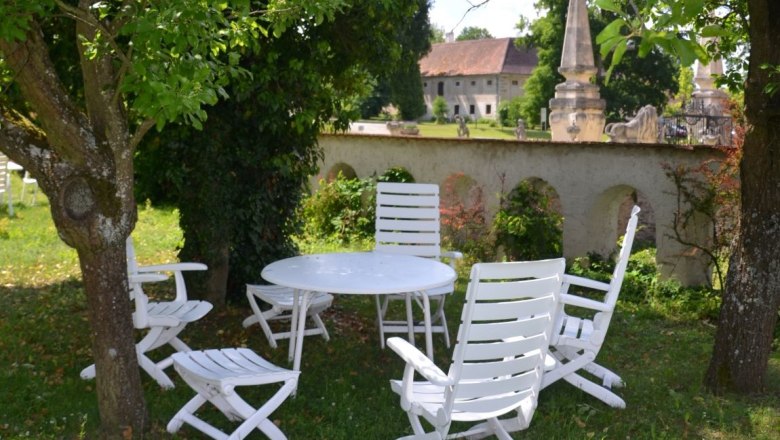 Garten mit Sitzgelegenheit, © Renaissanceschloss Greillenstein