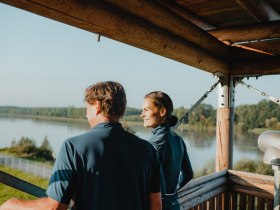 Radfahrer am Aussichtsturm Naarn im Machland, © WGD Donau Oberösterreich Tourismus GmbH