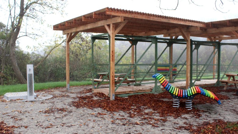 Rastplatz, schattenspendende Pergola, © Hans Kopitz