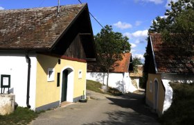 Pillersdorf Kellergasse, © Weinviertel Tourismus / Mandl