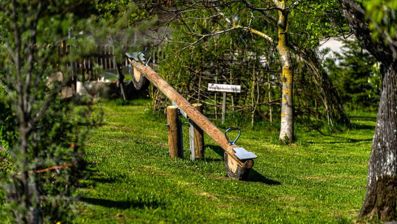 Wippe am Spielplatz, © Einkehrhof Poggau