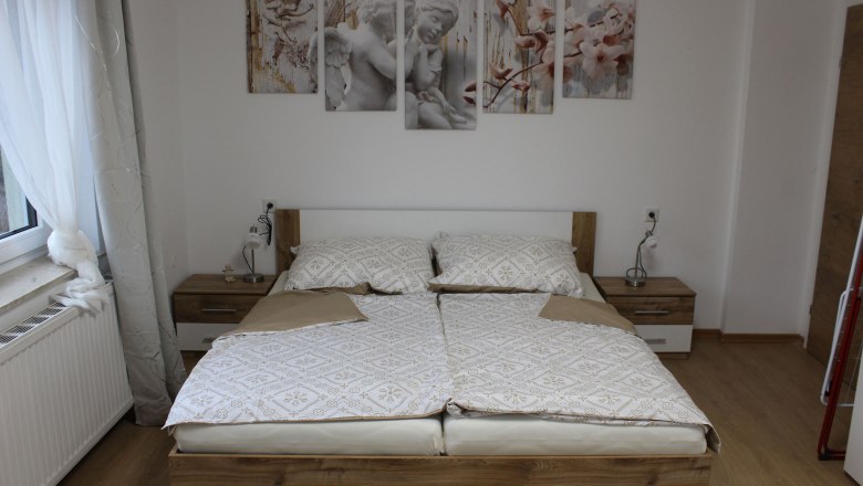 Engelsapartment - Schlafzimmer mit Doppelbett, © © HomeW4, Sonja Wiesinger