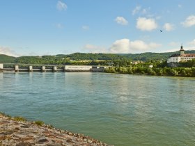 Donaukraftwerk Ybbs-Persenbeug & Schloss Persenbeug © Donau Niederösterreich/Klaus Engelmayer, © Donau Niederösterreich Tourismus GmbH