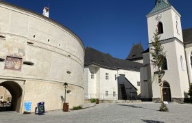 Rondell Schloss Pöggstall mit Pöggstaller Pfarrkirche, © Frühstückspension Gerstbauer