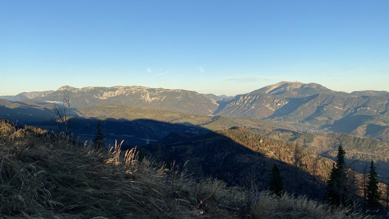 Blick auf Schneeberg und Rax, © Wiener Alpen