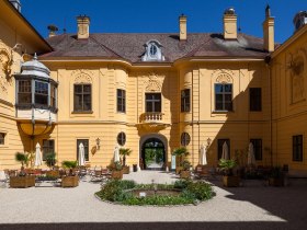 Kaiserliches Jagdschloss Eckartsau, Innenhof, © Donau Niederösterreich - Tourismusbüro Carnuntum-Marchfeld