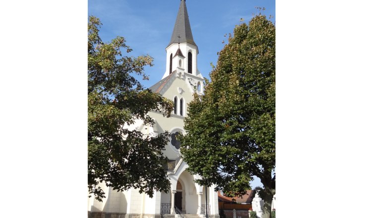 Kirche Dobermannsdorf, © Herbert Nowohradsky