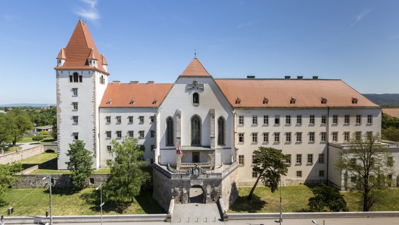 Burg Wiener Neustadt und St. Georgskathedrale, Theresianische Militärakademie, © Wiener Alpen, Foto: Franz Zwickl