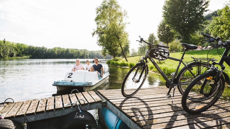 Tretbootfahren am Donausee in Weitenegg, © NÖW_Stefan Fürtbauer