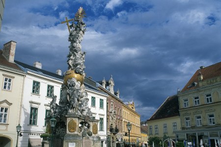 Kolumna Trójcy Świętej na placu Hauptplatz w Baden, © Österreich-Werbung/Diejun