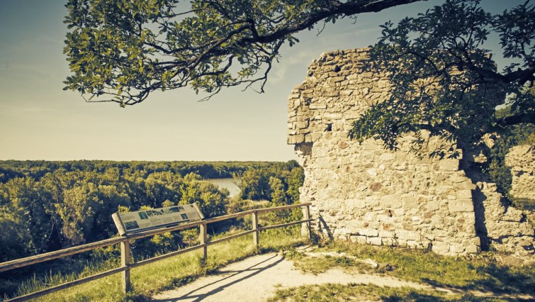 Hörstation Ruine Röthelstein, VIA.CARNUNTUM., © Donau Niederösterreich, Andreas Hofer