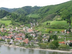 Blick über Aggsbach Markt und auf die Bireben, © Wachau-Nibelungengau-Kremstal