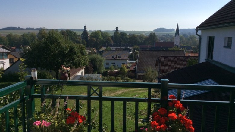 Aussicht auf Schloss und Kirche, © Karin Ruthner