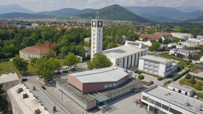 Stadtplatz mit Stadthalle Ternitz, © Stadtgemeinde Ternitz