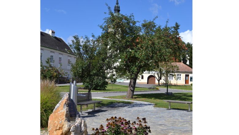 Dorfplatz Hagenberg, © Gemeinde Fallbach